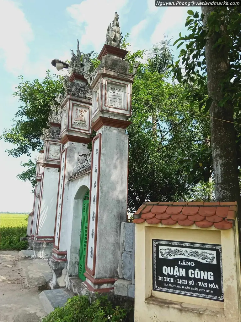 Không gian bên ngoài Lăng quận công Chu Xuân Hãn