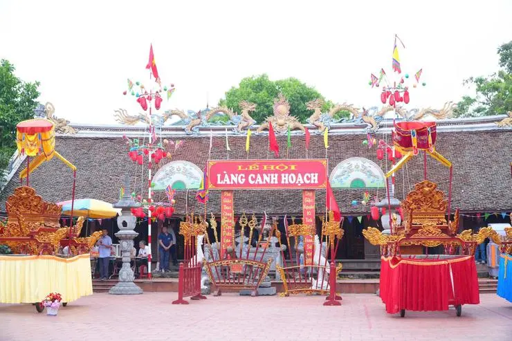 Quang cảnh Hội đình Canh Hoạch trong ngày hội