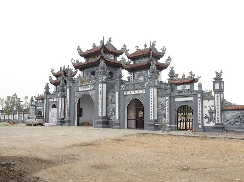 Cổng tam quan Thiền Viên Trúc Lâm trong Quần Thể Di Tích Danh Thắng Yên Tử
