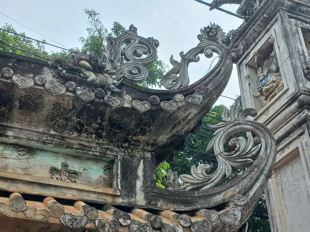 Cận cảnh chi tiết cổng tam quan Đình Phương Bản
