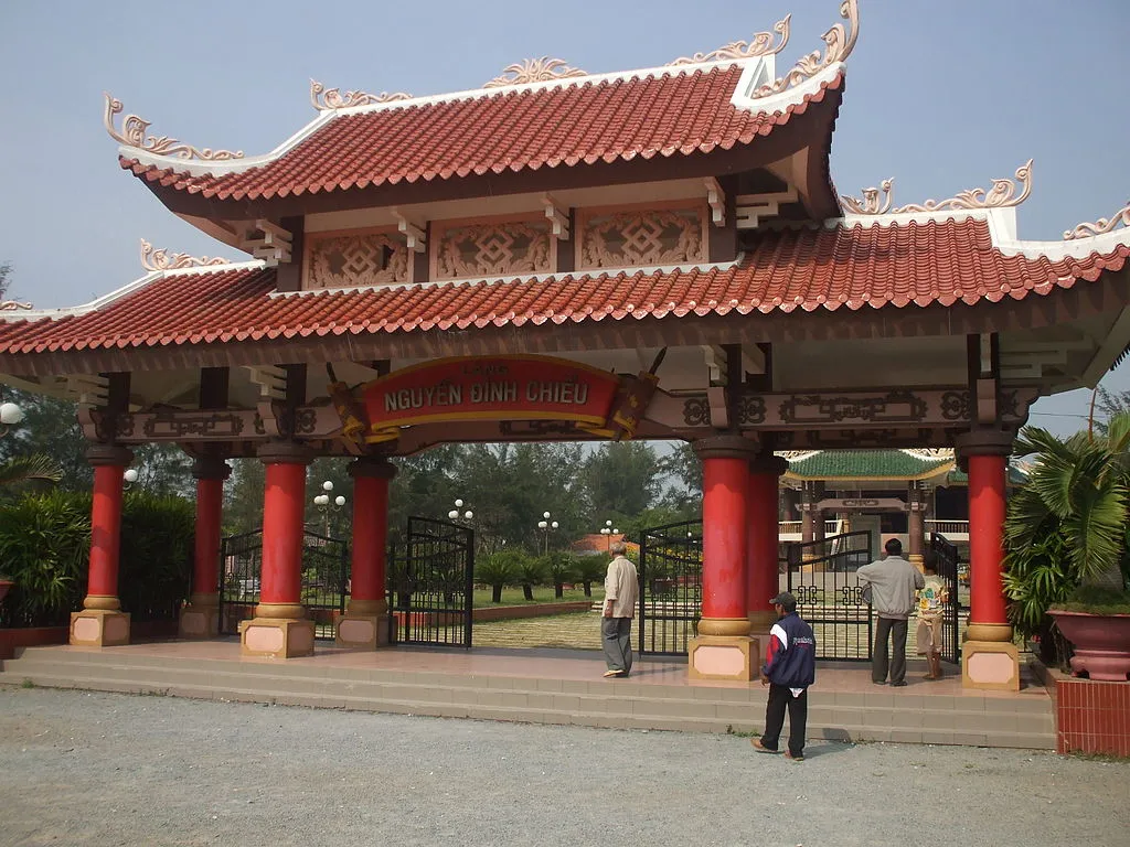 Cổng vào Mộ và Khu tưởng niệm Nguyễn Đình Chiểu