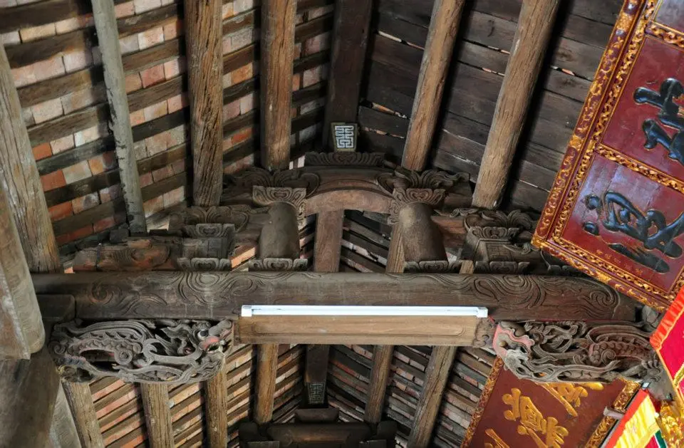 Bên trong Đình Sơn Đồng