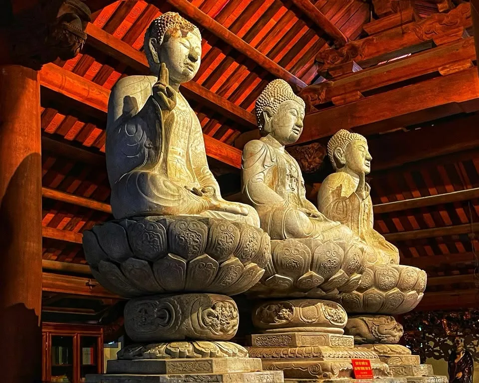 Ba pho tượng Tam thế Chùa Ngọc Khám