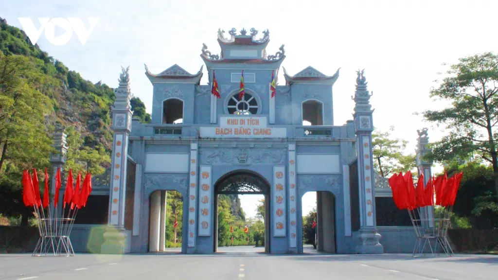Cổng vào Khu di tích chiến thắng Bạch Đằng