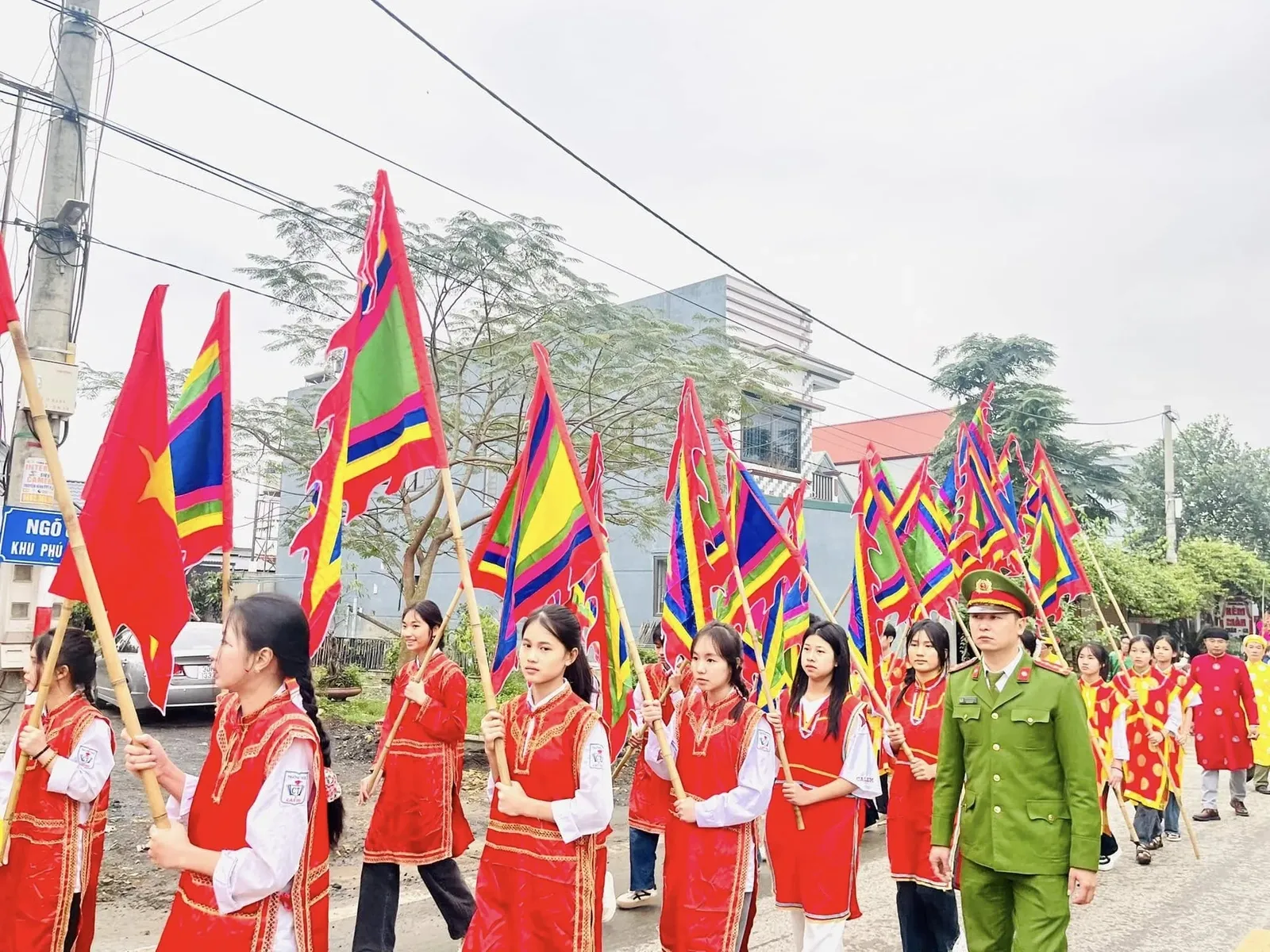 Lễ rước kiệu tại Lễ hội đền Trò