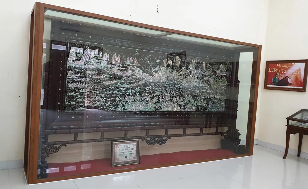 Bức tranh khảm trai lớn nhất Việt Nam “Huyết chiến Bạch Đằng Giang” năm 1288 của nghệ nhân Nguyễn Đình Vinh