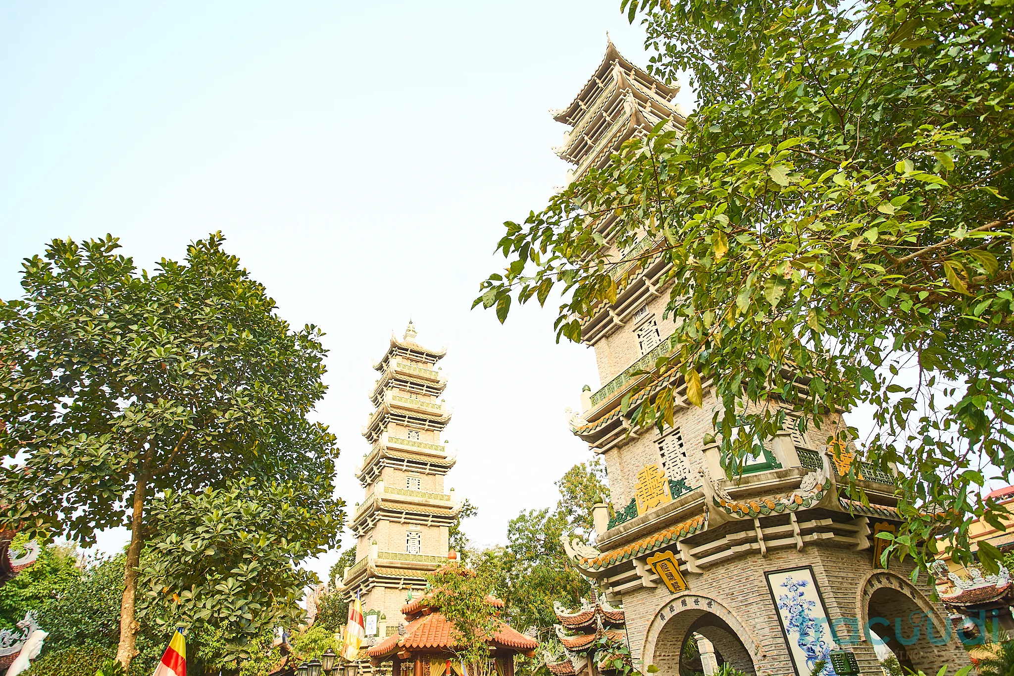 Tháp trong di tích Chùa Hưng Long (Chùa Ngâu)