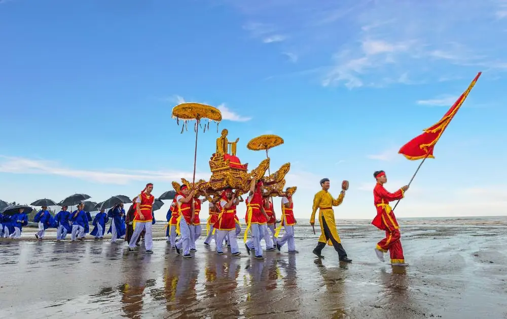 Lễ rước nghinh thần tại Lễ hội Đình Trà Cổ
