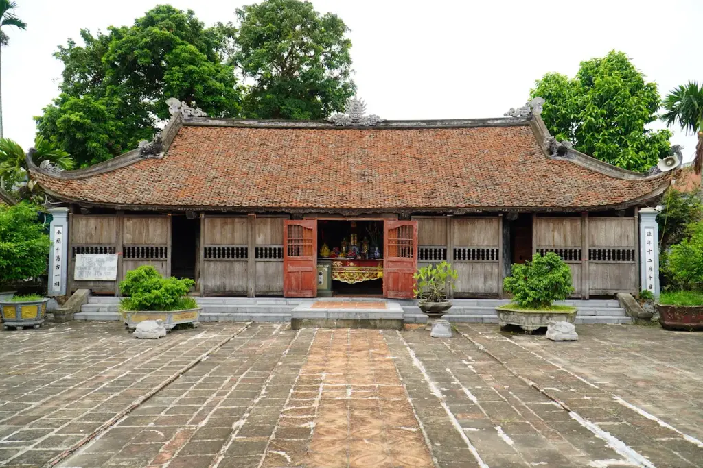 Không gian kiến trúc cảnh quan đền Gin