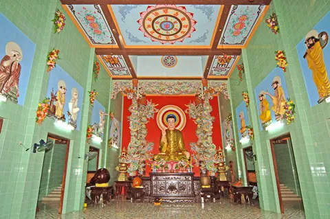Không gian bên trong Chùa Phật Quang
