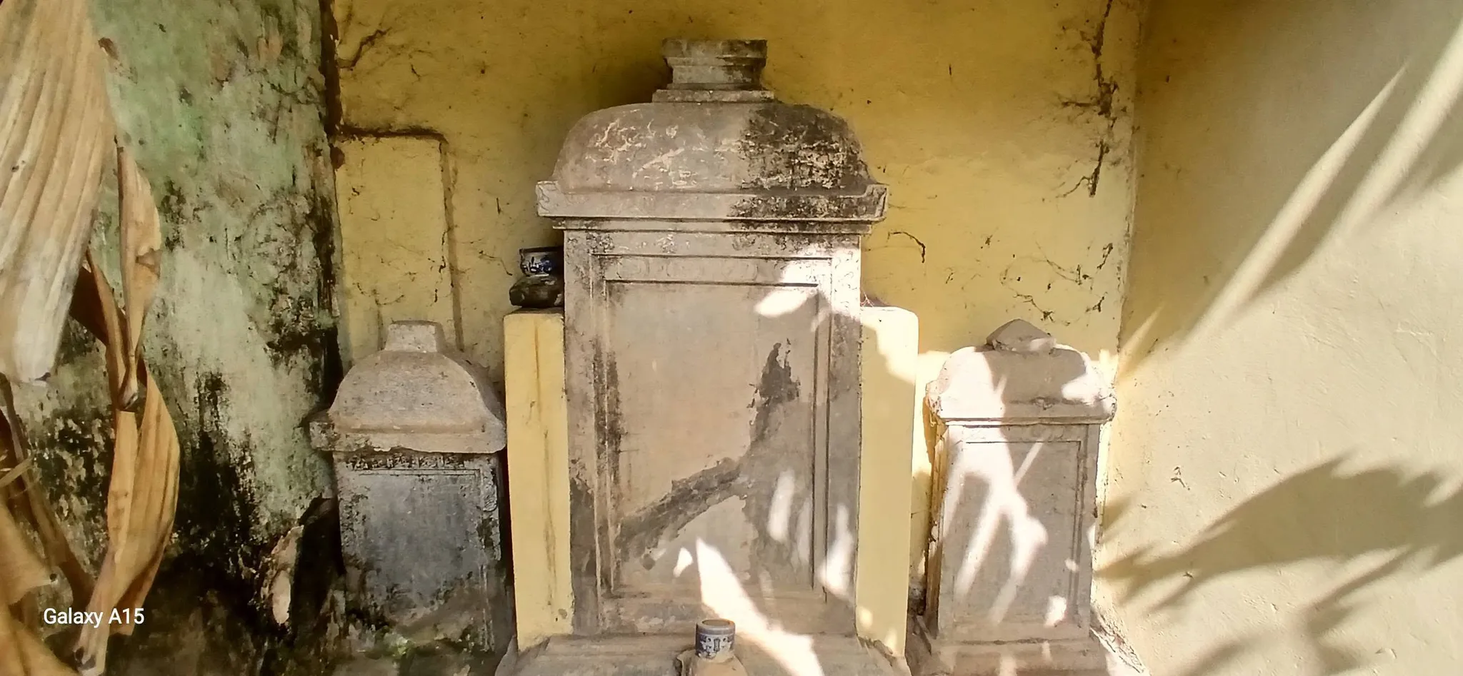 Bia đá đình làng Lam Điền