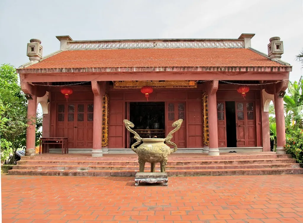 Quang cảnh tại Đền A Sào