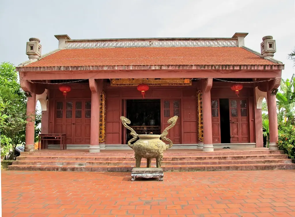 Quang cảnh tại Đền A Sào
