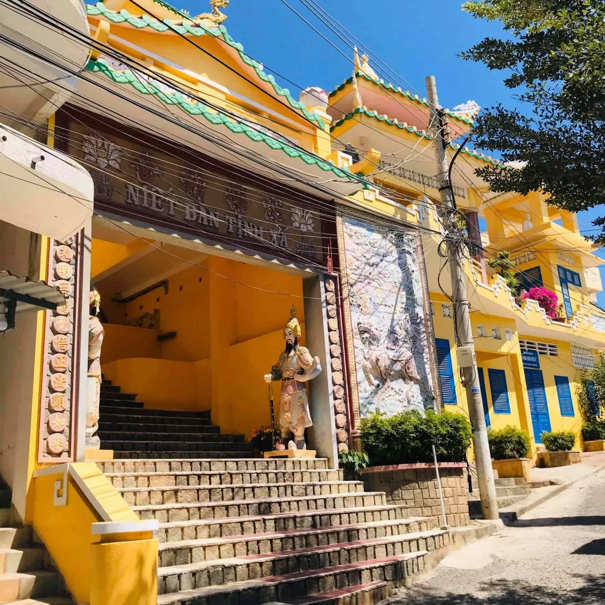 Cổng Niết Bàn Tịnh Xá