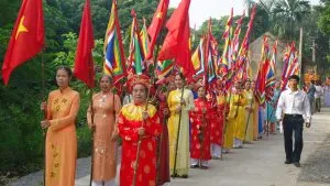 Đoàn rước tại Lễ hội Đền Bà Vũ