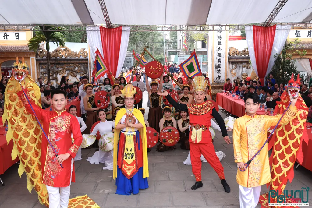 Văn nghệ khai mạc Hội đình Hạ Yên Quyết