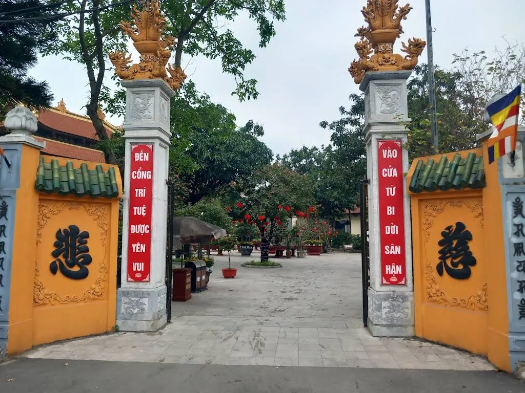 Công di tích Chùa Tứ Kỳ