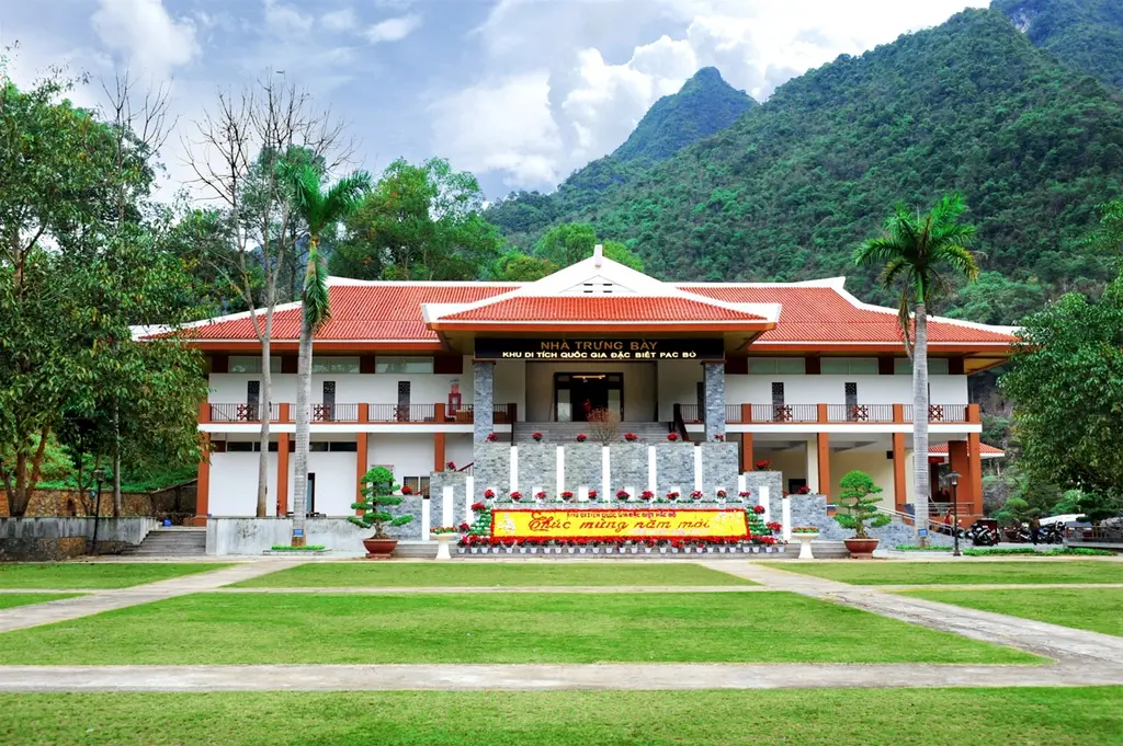 Nhà trưng bày Khu Di Tích Pác Bó