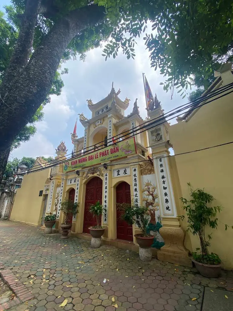 Cổng tam quan Chùa pháp Hoa