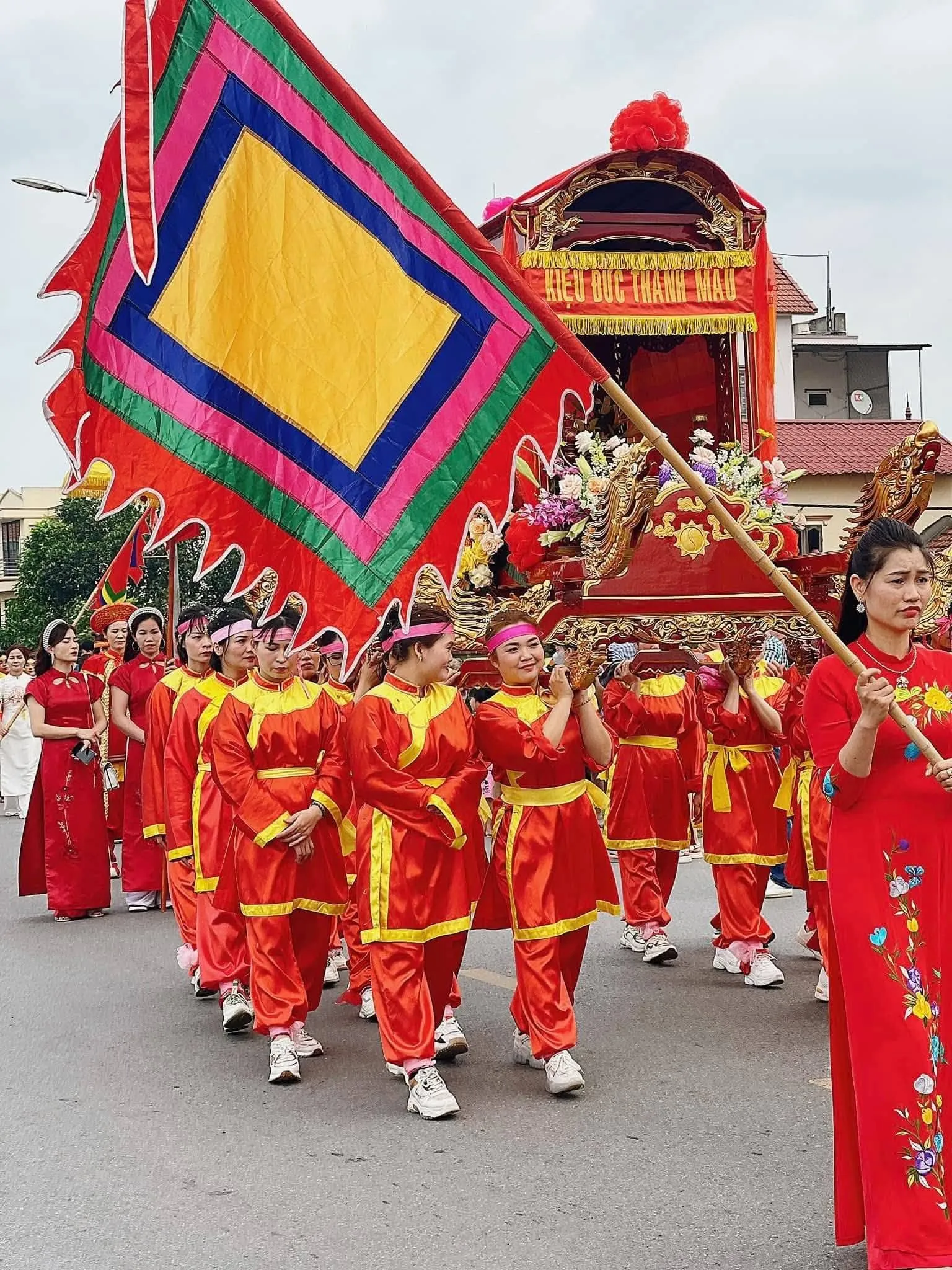 Rước kiệu tại Hội làng Bồng Lai