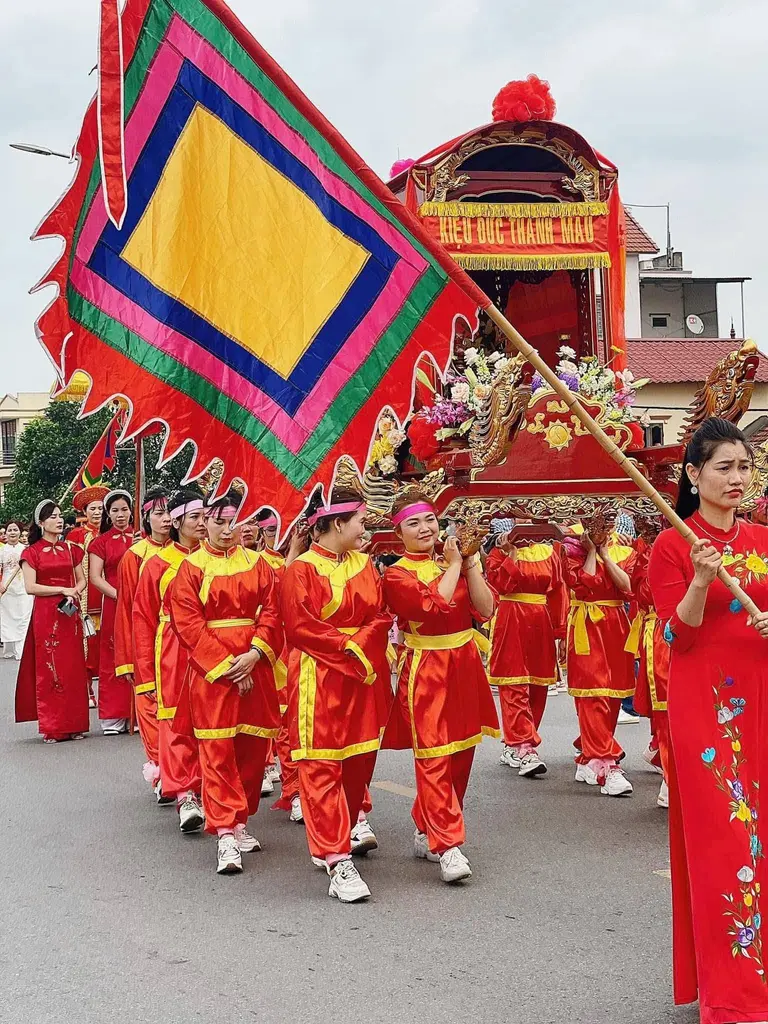 Rước kiệu tại Hội làng Bồng Lai