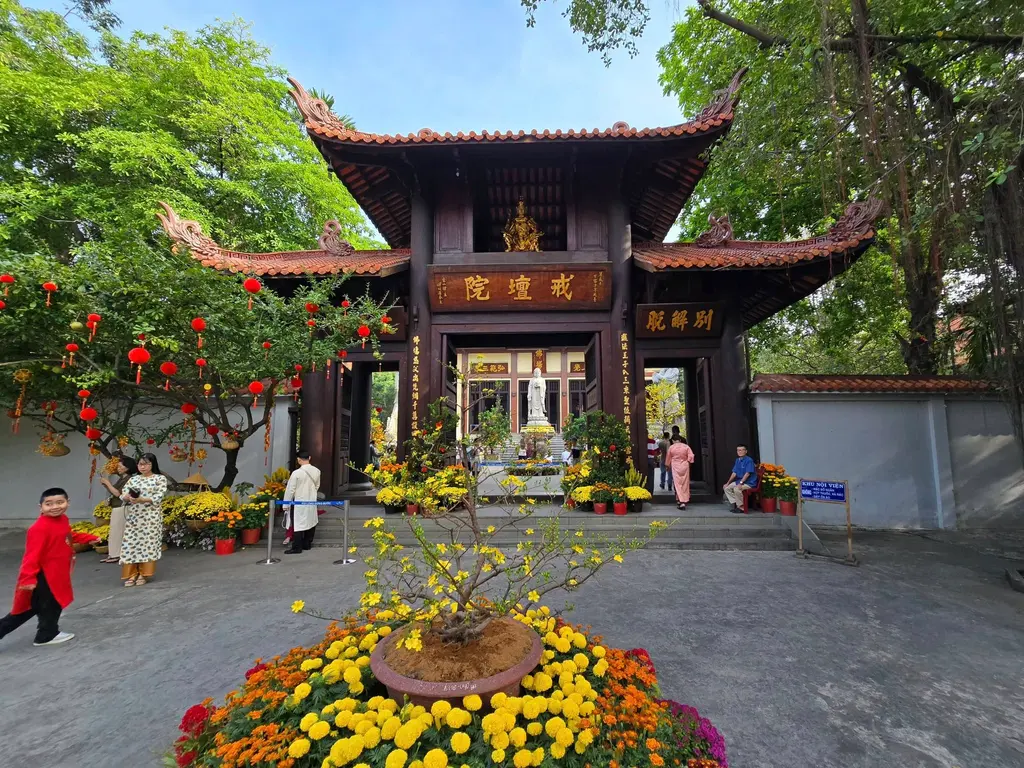 Cổng Chùa Huệ Nghiêm