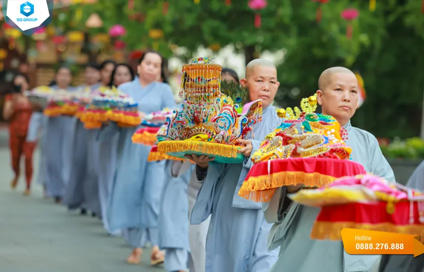 Đoàn rước Lễ Vía Bà Linh Sơn Thánh Mẫu