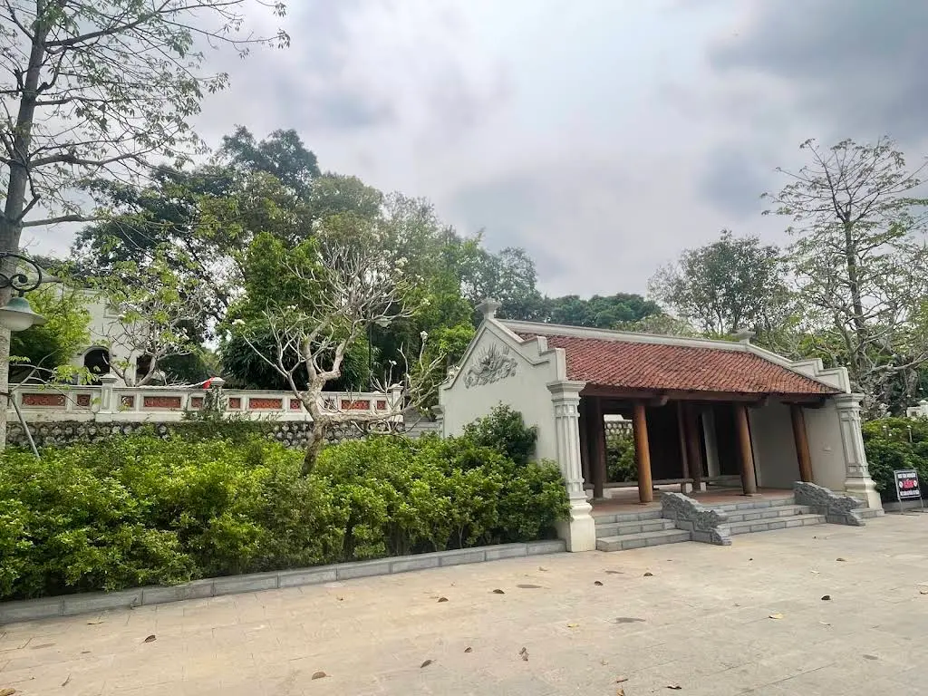Cảnh quan di tích Đền Hạ