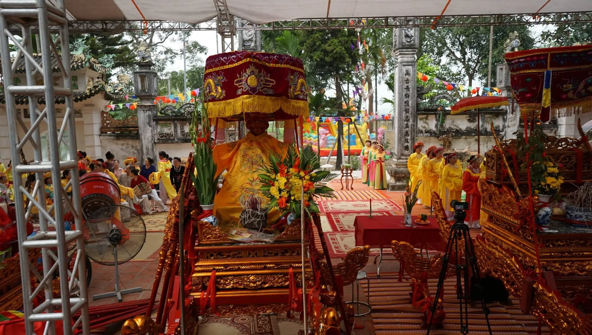 Kiệu Thánh tại Hội làng Lễ Khê