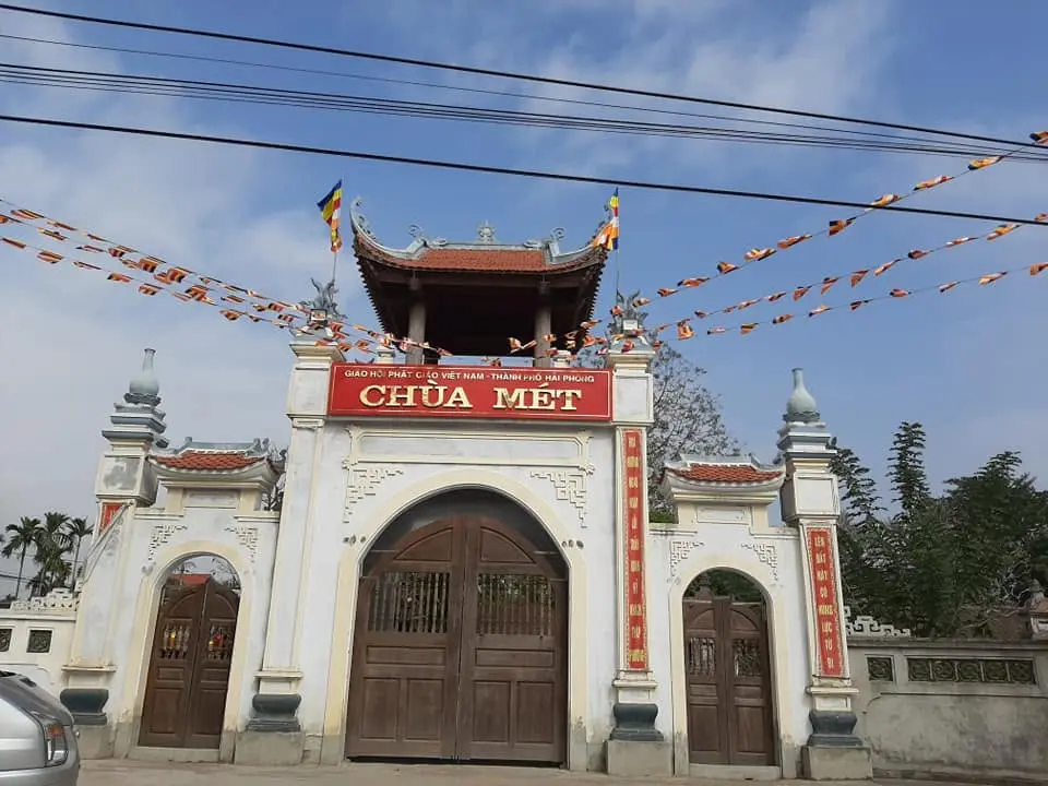 Cổng Chùa Mét