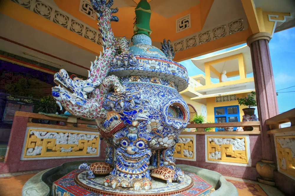 Lư hương độc đáo tại Niết Bàn Tịnh Xá