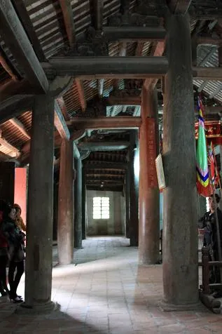 Không gian bên trong Đình Viễn Sơn