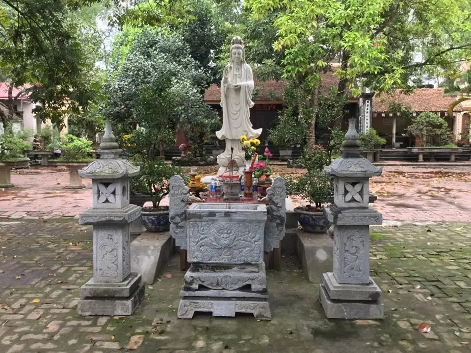 Khuôn viên Chùa Bách Môn