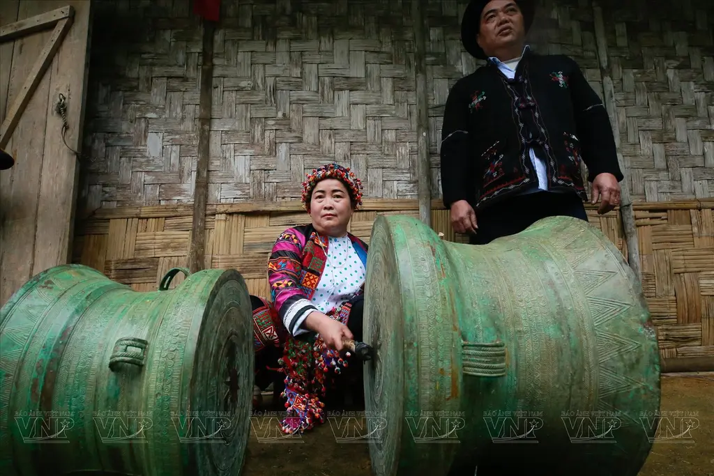 Trống đồng của người Lô Lô được dùng trong Lễ cúng tổ tiên dân tộc Lô Lô