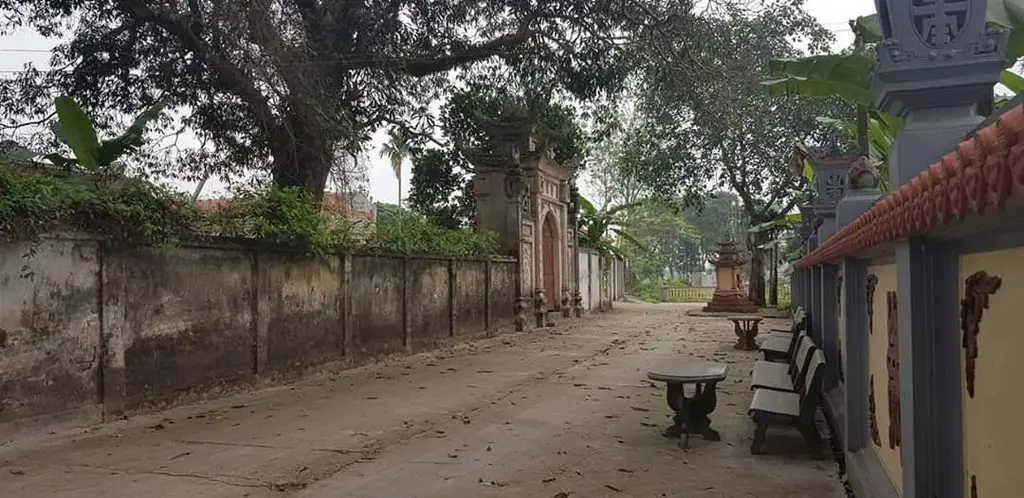 Không gian cảnh quan bên ngoài Chùa Ngọc Đình