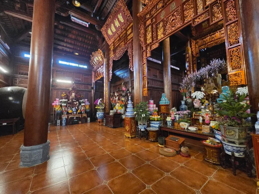 Cảnh quan bên trong di tích Chùa Cự Đà (Khoan Tế)
