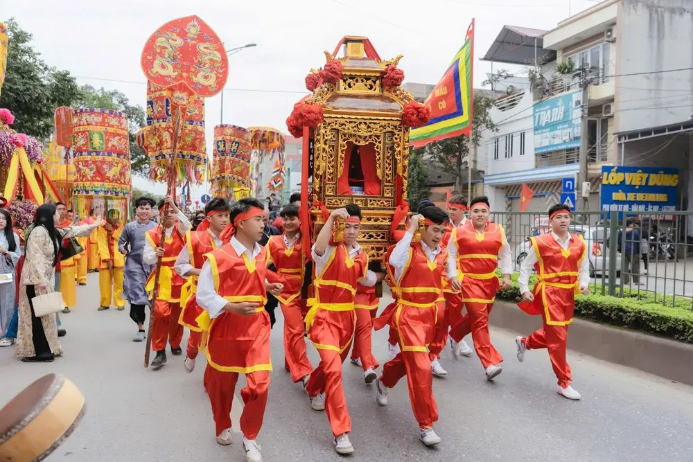Lễ rước tại Lễ hội Đền mẫu Phố Cò