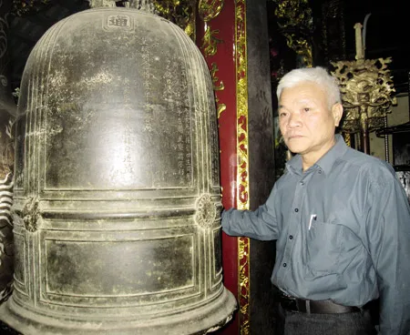 Chuông đồng tại Đền Tam Giang