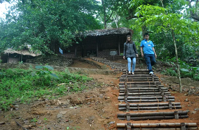 Cảnh quan Nơi Ở Và Làm Việc Của Đại Tướng Võ Nguyên Giáp Tại Keo En (1953-1954)