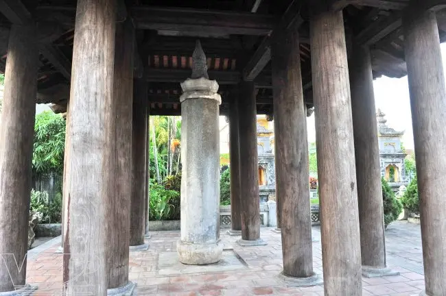 Cột kinh làm bằng đá Chùa Nhất Trụ