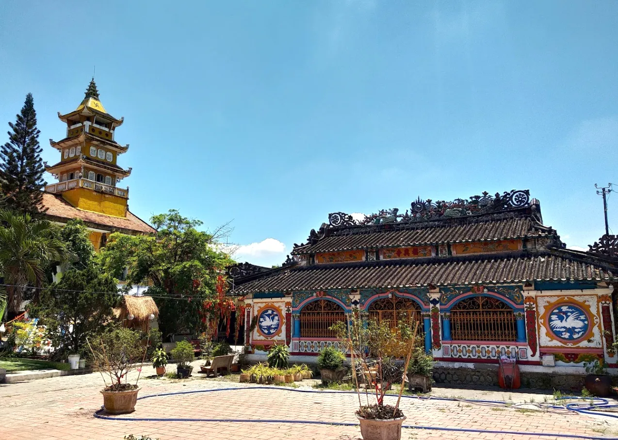 Khuôn viên Chùa Phước Hưng