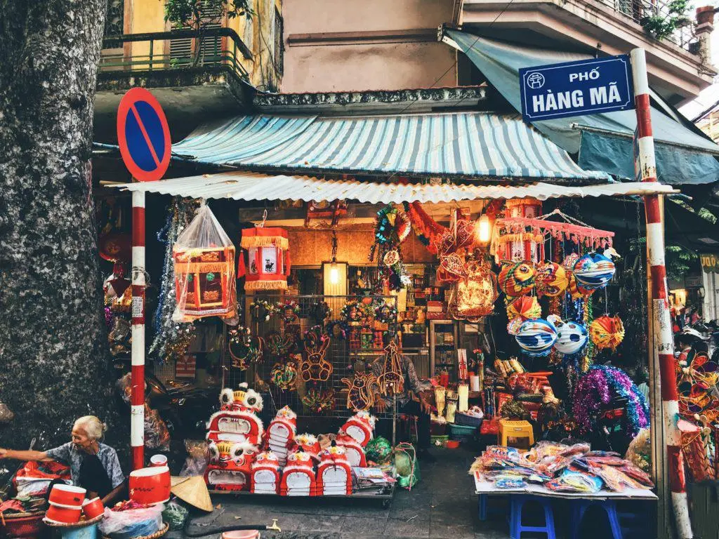 Phố Hàng Mã nằm trong Khu phố cổ Hà Nội