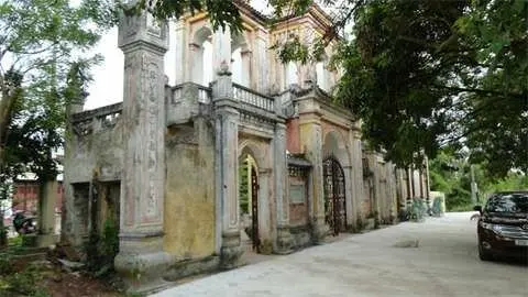 Cổng khu di tích Từ Đường Nguyễn Kim Nho