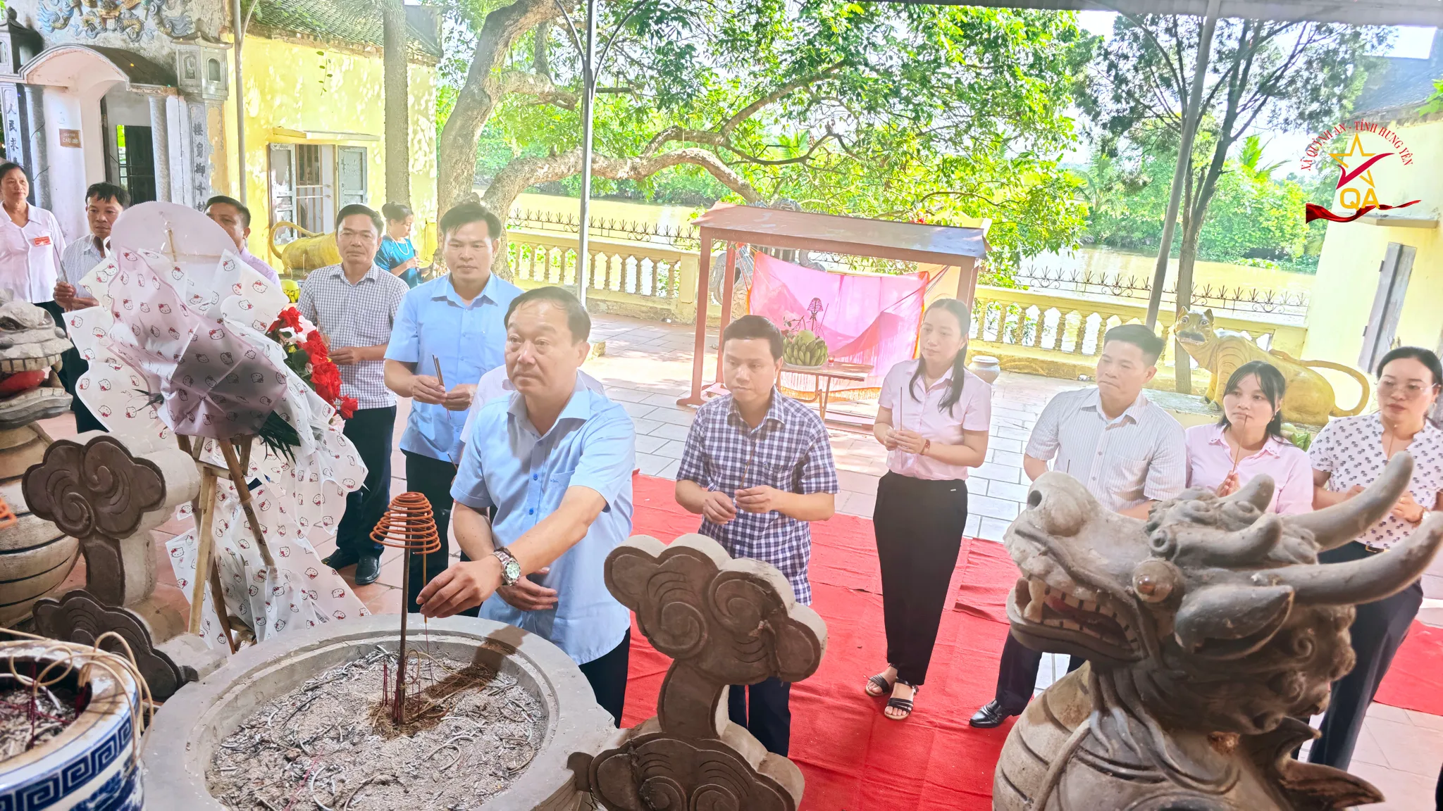 Dâng hương tại Hội đền Mẫu Thượng