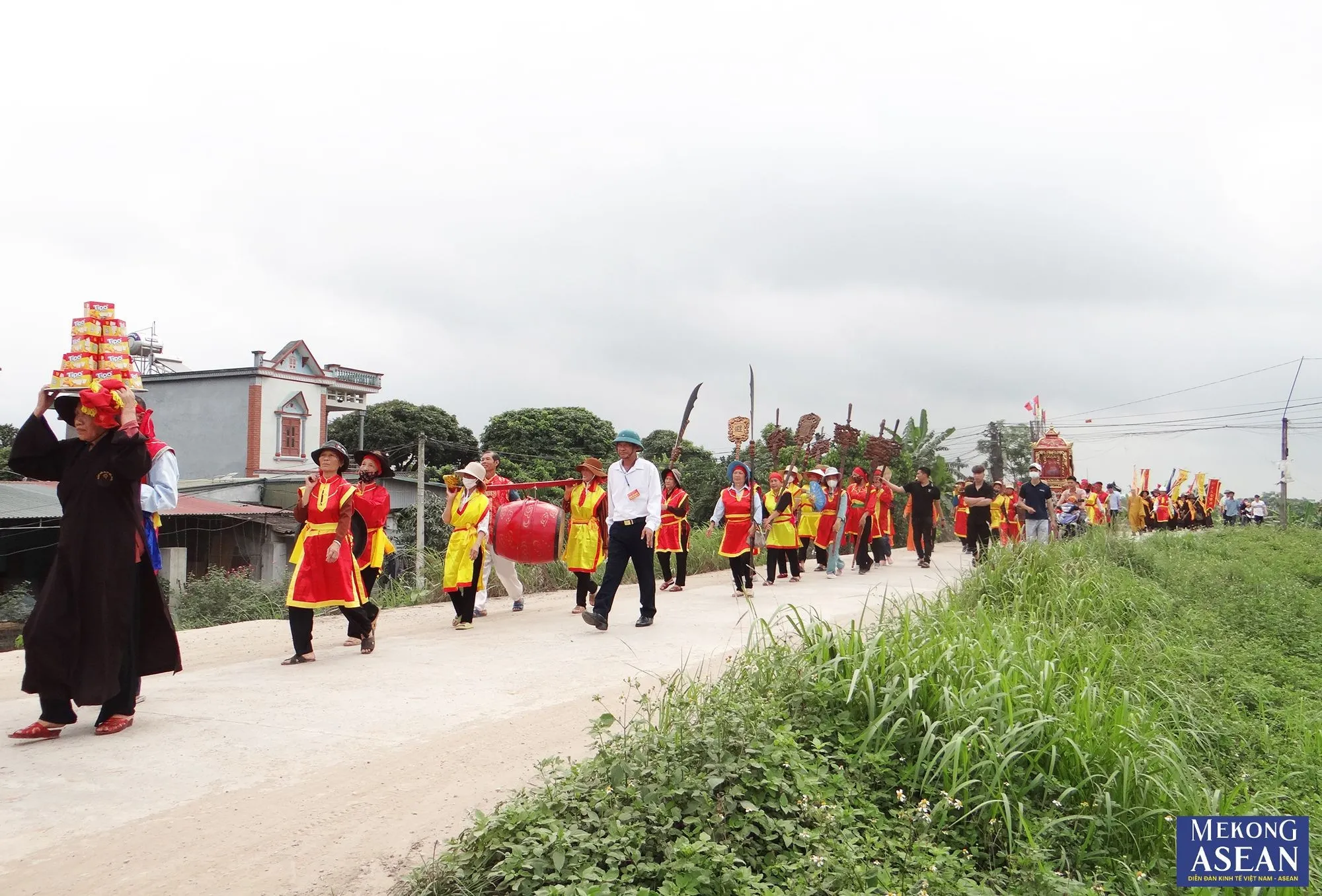 Đoàn rước tại Lễ hội Chùa Trông