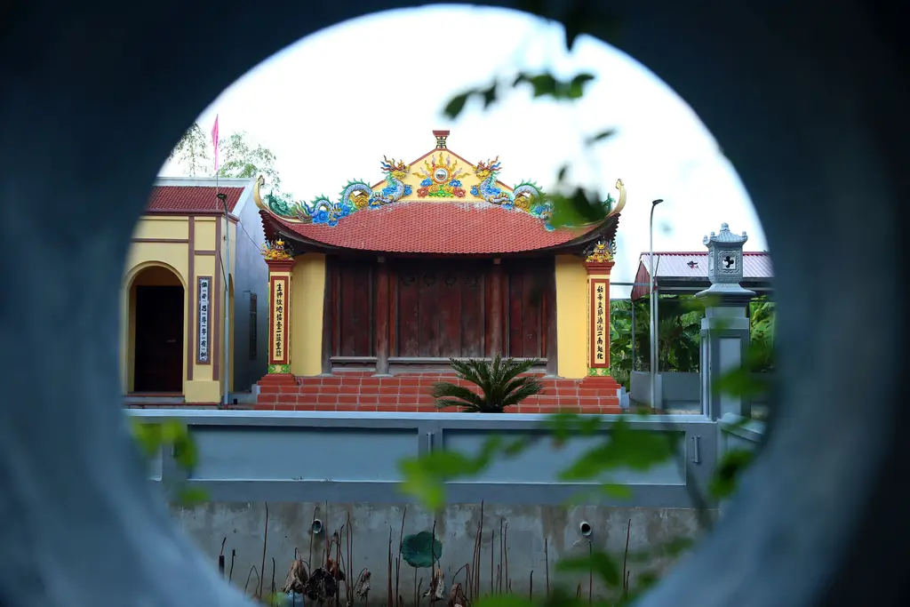 Không gian cảnh quan bên ngoài đình Nhự Nương