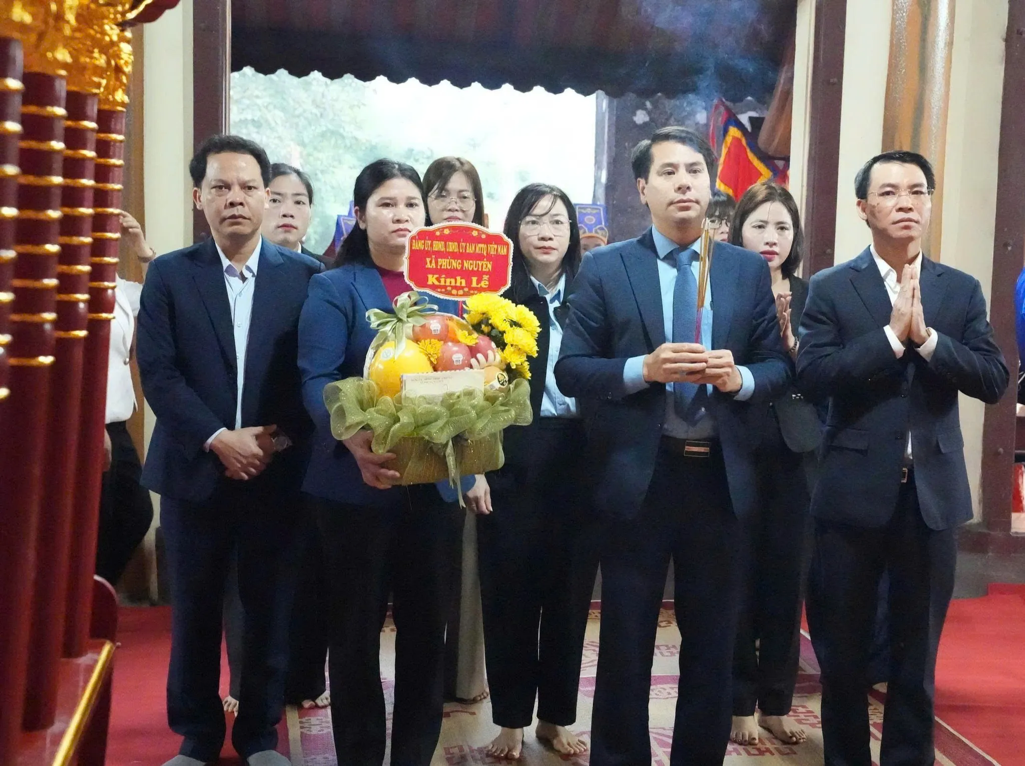 Lễ dâng hương tại Lễ hội đền Giếng Giá