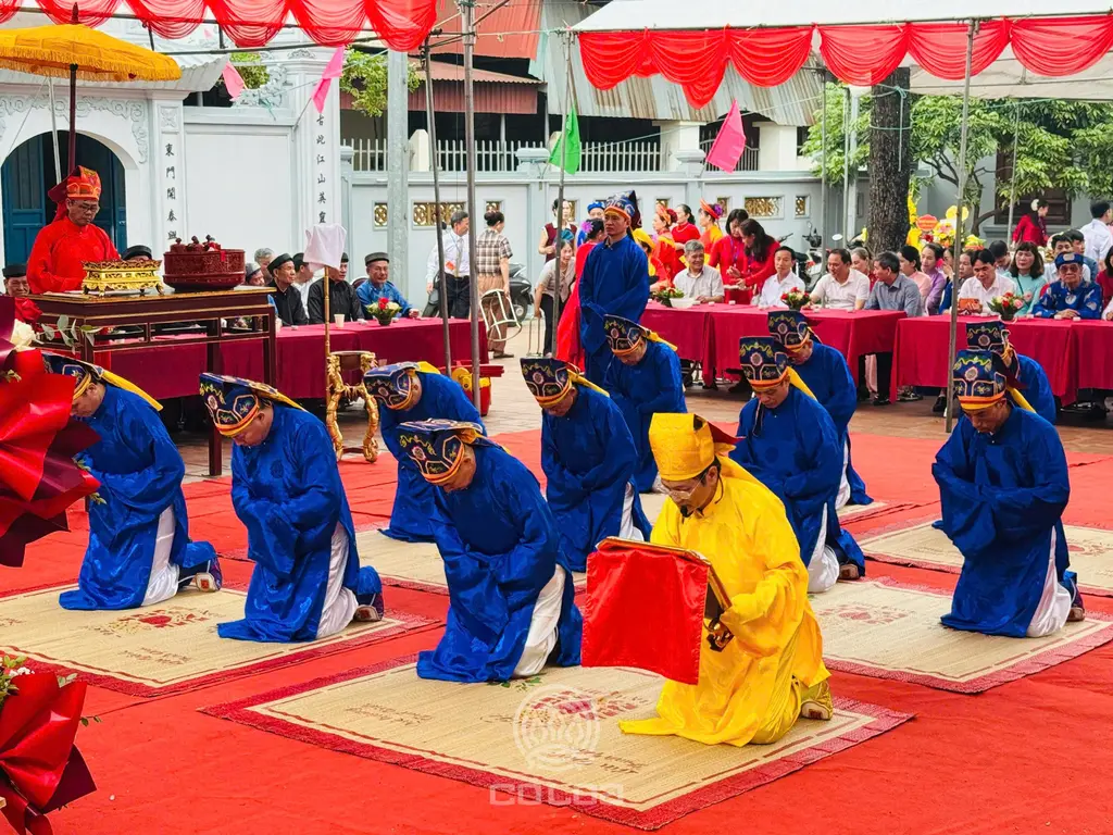 Đọc chúc văn tại Hội làng Quậy