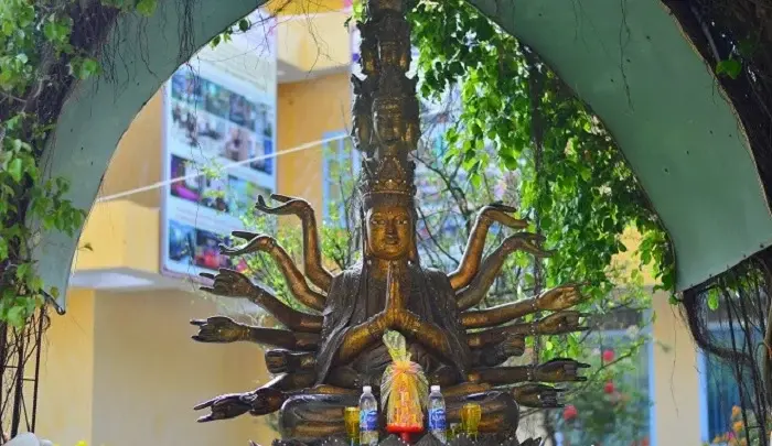 Tượng Thiên Thủ Thiên Nhãn Quan Âm tại Chùa Quan Âm