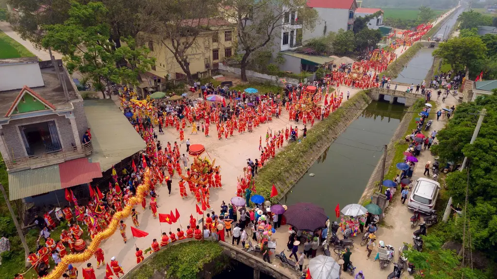 Toàn cảnh Hội làng Giữa Quýt